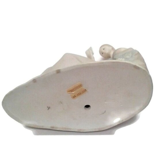 Lladro Girl Reading Figurine Sitting Stone Jug Elegant Porcelain Sculpture Decor - Picture 7 of 7